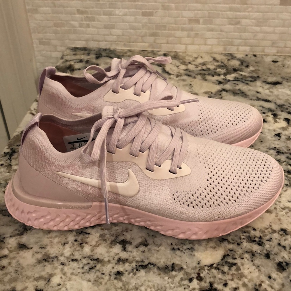 Women’s Nike react